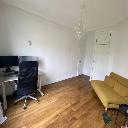 Apartment Republique Center *